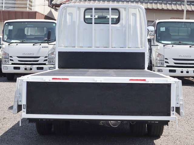 平ボディ　積載2t　標準10尺全低床　車両総重量4415KG|中古トラックの販売・買取・査定のアイナビ