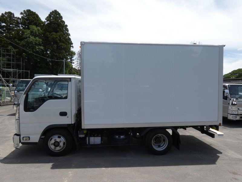 H 25 1.5トン パネルバン オートマ|中古トラックの販売・買取・査定のアイナビ