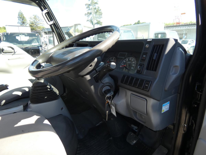 H 27 1.5トン パネルバン 　4WD|中古トラックの販売・買取・査定のアイナビ