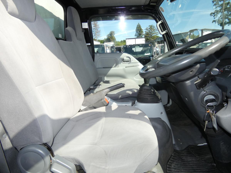 H 27 1.5トン パネルバン 　4WD|中古トラックの販売・買取・査定のアイナビ