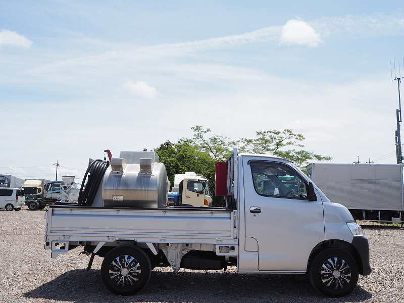 トヨタタウンエーストラック4WD書類有タンクローリー700L|中古トラックの販売・買取・査定のアイナビ