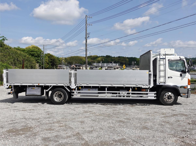 ワイドベット増トン積載7.6t平ボディー|中古トラックの販売・買取・査定のアイナビ