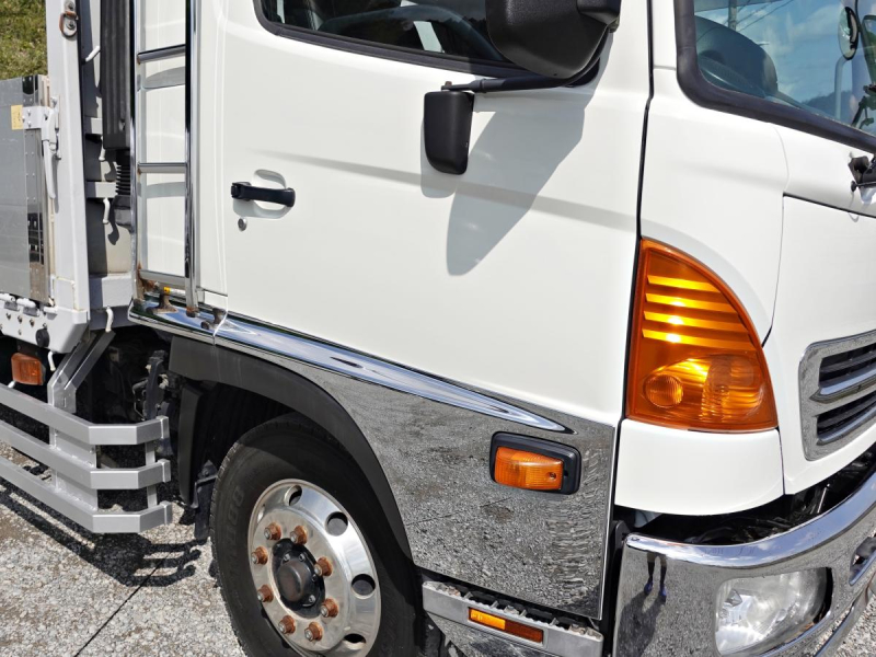 ワイドベット増トン積載7.6t平ボディー|中古トラックの販売・買取・査定のアイナビ
