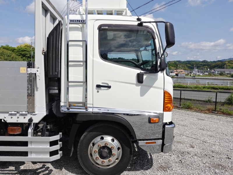 ワイドベット増トン積載7.6t平ボディー|中古トラックの販売・買取・査定のアイナビ