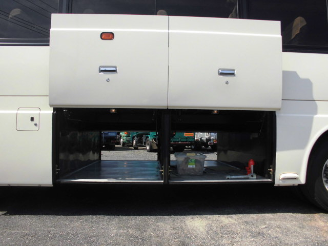 中型バス42人乗り9Mスイング自動ドア貫通トランク2本|中古トラックの販売・買取・査定のアイナビ