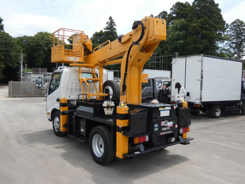 H25 高所作業車 オートマ　260604|中古トラックの販売・買取・査定のアイナビ
