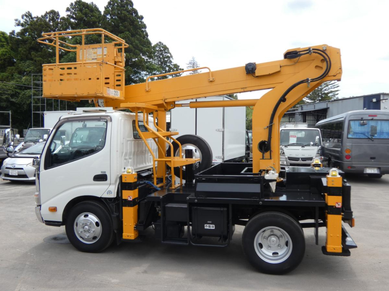 H25 高所作業車 オートマ　260604|中古トラックの販売・買取・査定のアイナビ