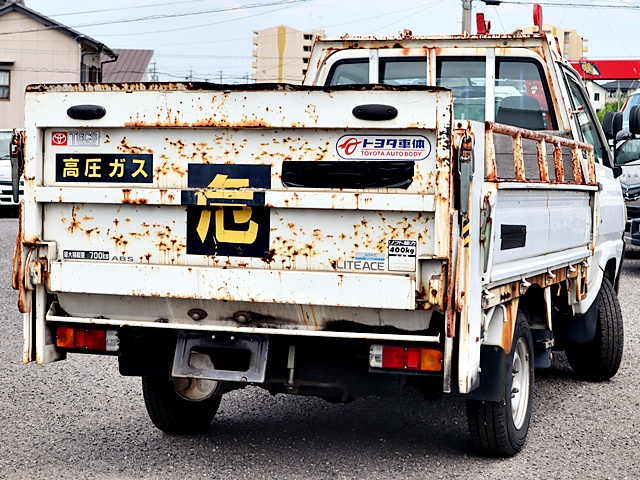 平ボディ　パワーリフト付　積載700kg|中古トラックの販売・買取・査定のアイナビ