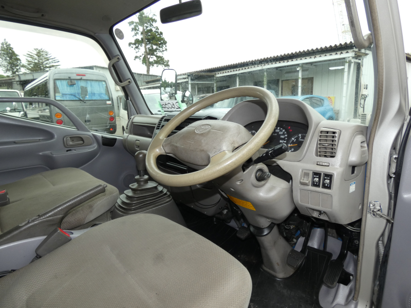 H25　1.2トン Wキャブ　平ボディー　三方開　ダイナ　260509|中古トラックの販売・買取・査定のアイナビ