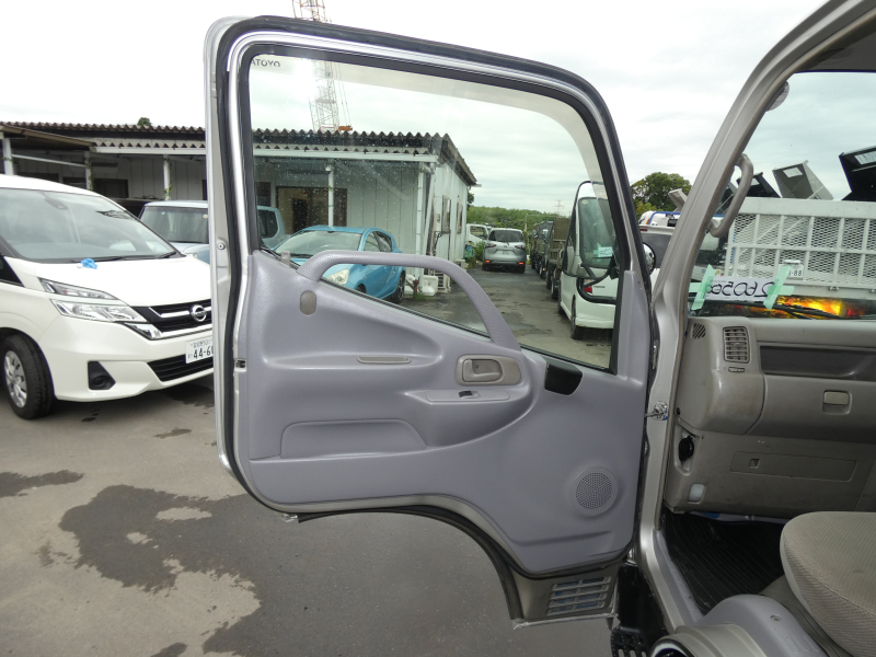 H25　1.2トン Wキャブ　平ボディー　三方開　ダイナ　260509|中古トラックの販売・買取・査定のアイナビ