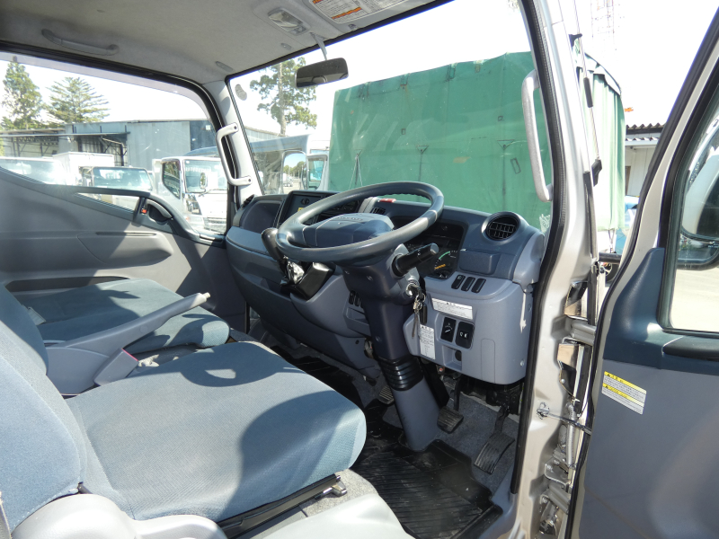 H28　2トン　平ボディ　260603|中古トラックの販売・買取・査定のアイナビ