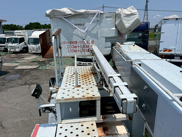 アイチSH15B★地上高14.6m★電工仕様!絶縁バケット★ウインチ|中古トラックの販売・買取・査定のアイナビ