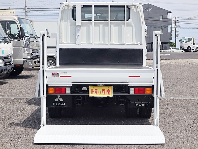 Wキャブ　積載1.2t　垂直式パワーゲート　6人乗　4WD|中古トラックの販売・買取・査定のアイナビ