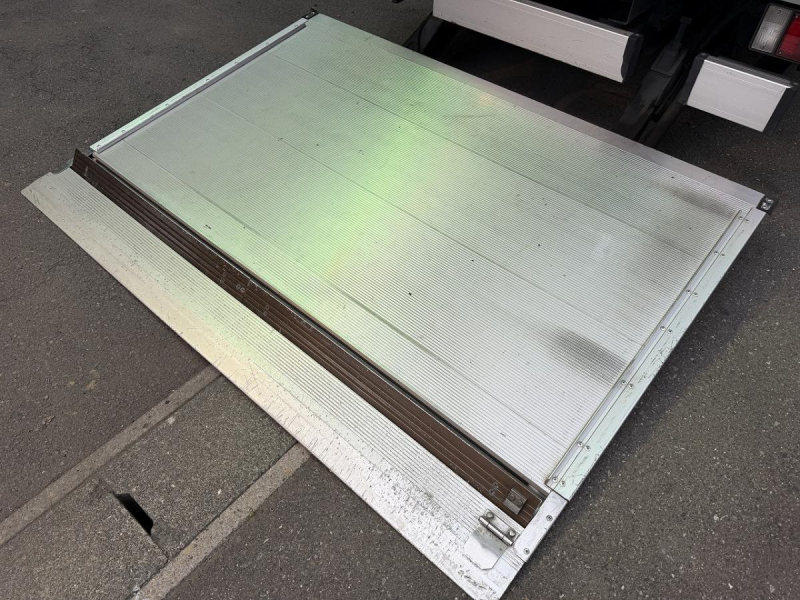 2t積・アルミバン・跳ね上げパワーゲート1000kg・サイドドア|中古トラックの販売・買取・査定のアイナビ