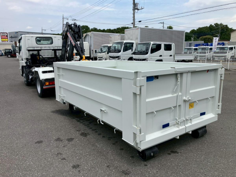 ☆未使用車　3.5mコンテナ付き　キャブバックステップ|中古トラックの販売・買取・査定のアイナビ