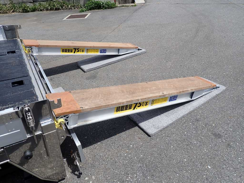 3軸　低床　タダノ　4段　ウィンチ　エアサス　ステンレス多用|中古トラックの販売・買取・査定のアイナビ