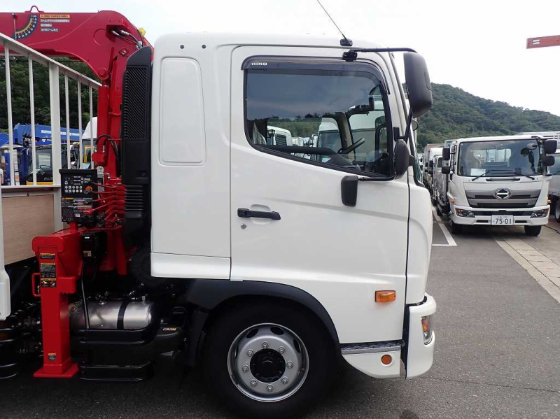 増トン　7.8t　ユニック　4段　ワイドキャブ　240PS　6速|中古トラックの販売・買取・査定のアイナビ