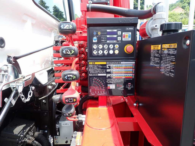 増トン　7.8t　ユニック　4段　ワイドキャブ　240PS　6速|中古トラックの販売・買取・査定のアイナビ