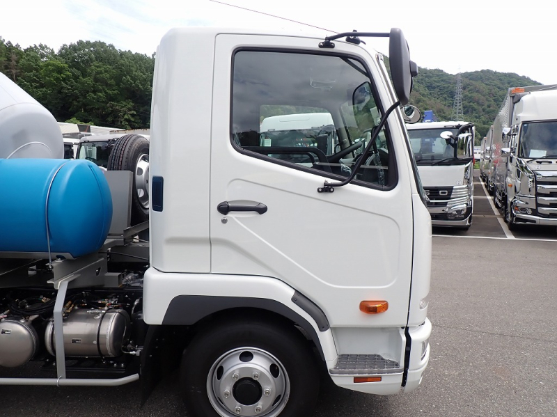4t　カヤバ　ドラム容量3.0立米　ミキサー車　ベッドレス|中古トラックの販売・買取・査定のアイナビ