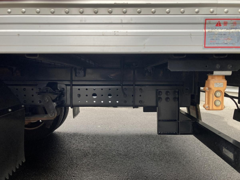 2t積・アルミバン・AT・垂直パワーゲート600kg|中古トラックの販売・買取・査定のアイナビ