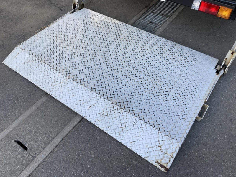 2t積・パネルバン・AT・垂直パワーゲート600kg・サイドドア|中古トラックの販売・買取・査定のアイナビ