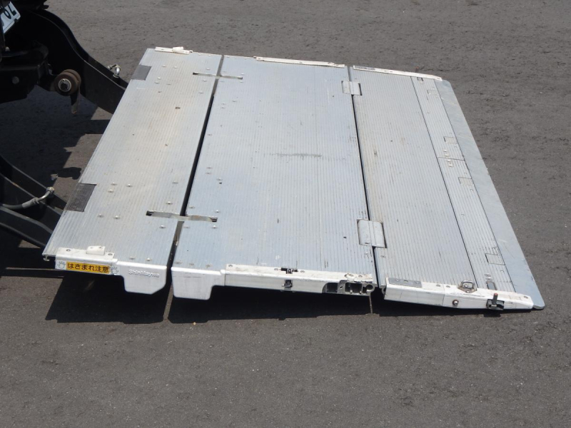標準ロング 全低床 格納ゲート 車輌総重量5,575kg 車検R9.3月迄|中古トラックの販売・買取・査定のアイナビ