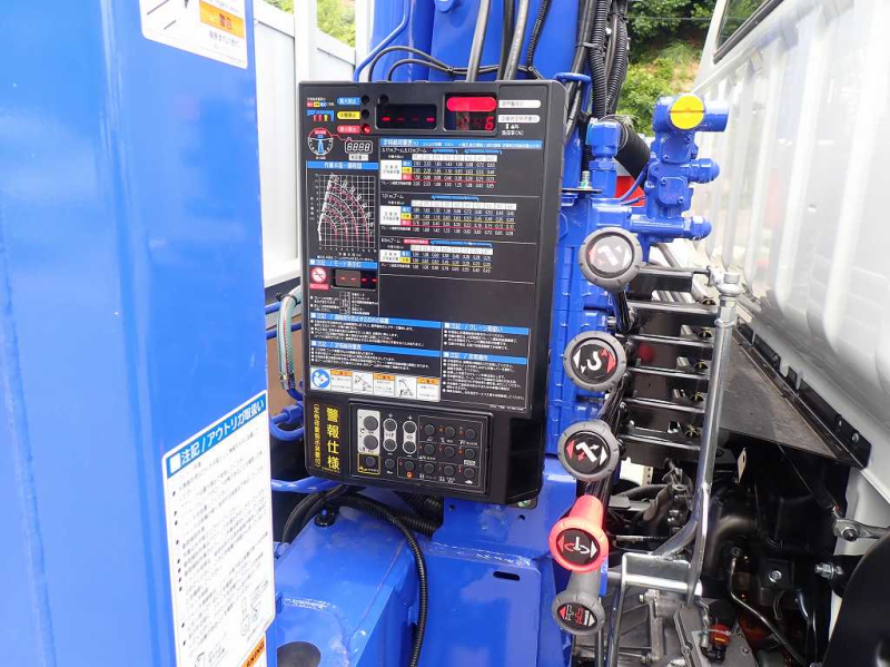 タダノ　4段　ハイジャッキ　ワイドロング　AT　液晶モニター|中古トラックの販売・買取・査定のアイナビ