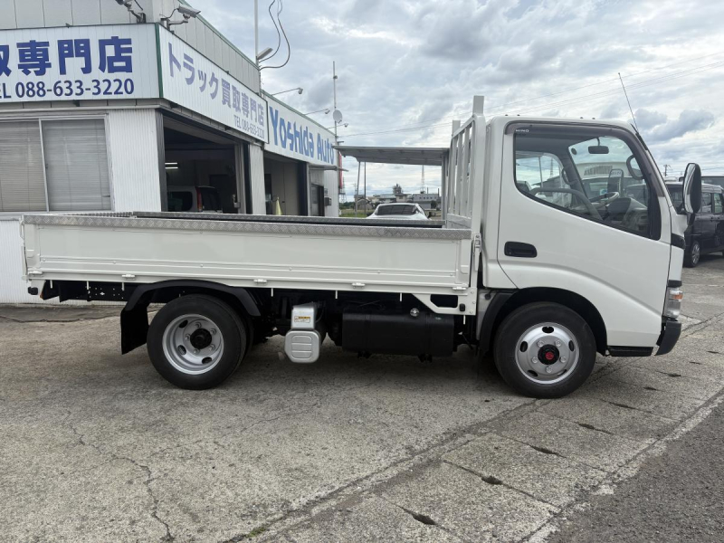 H17 デュトロ　2t平ボディ　4WD|中古トラックの販売・買取・査定のアイナビ