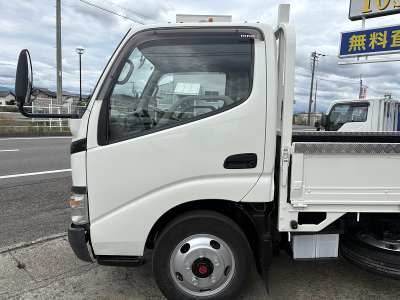H17 デュトロ　2t平ボディ　4WD|中古トラックの販売・買取・査定のアイナビ