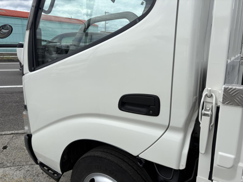 H17 デュトロ　2t平ボディ　4WD|中古トラックの販売・買取・査定のアイナビ