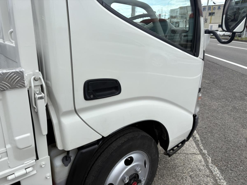 H17 デュトロ　2t平ボディ　4WD|中古トラックの販売・買取・査定のアイナビ