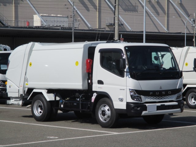 R8　三菱キャンター　プレス式塵芥車5.9立米　未使用車|中古トラックの販売・買取・査定のアイナビ