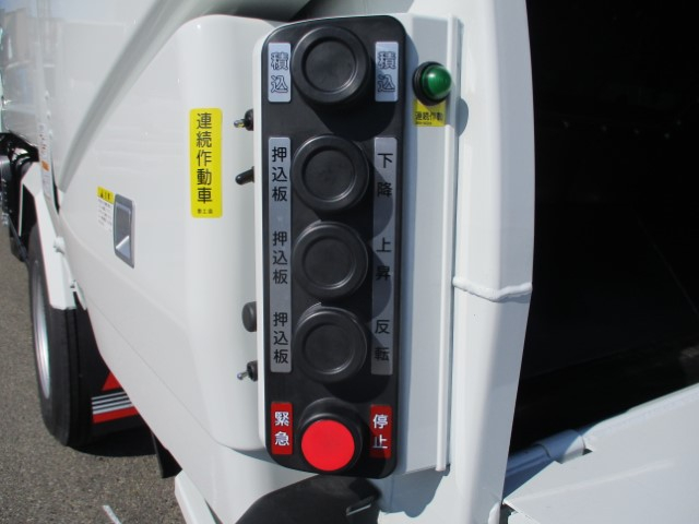R8　三菱キャンター　プレス式塵芥車5.9立米　未使用車|中古トラックの販売・買取・査定のアイナビ