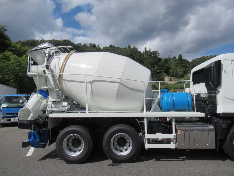 カヤバ　ドラム容量8.7立米　最大混合容量4.4立米　電動カバー|中古トラックの販売・買取・査定のアイナビ
