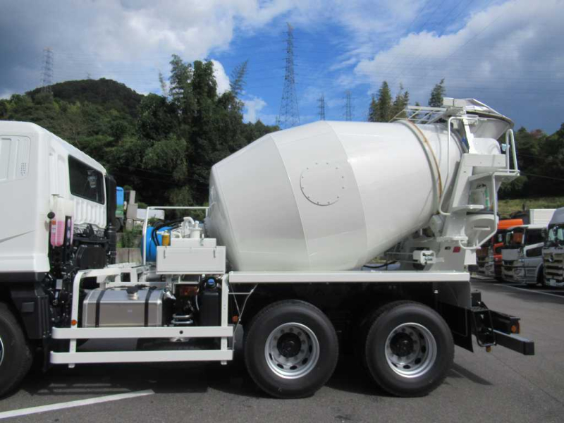 カヤバ　ドラム容量8.7立米　最大混合容量4.4立米　電動カバー|中古トラックの販売・買取・査定のアイナビ