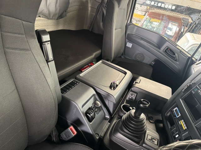 R2ギガトラクタE尺　美車　ハイルーフ1.1.4t460PS　リターダ|中古トラックの販売・買取・査定のアイナビ