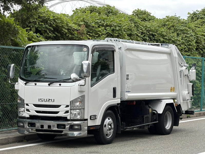 H28年式TPG-NMR85N新明和回転式5.5㎥パッカー|中古トラックの販売・買取・査定のアイナビ