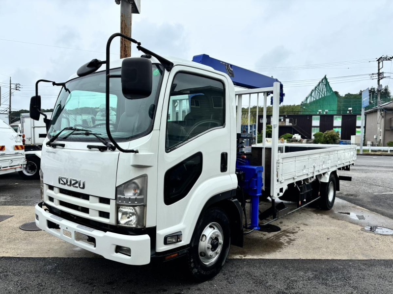 フォワード 3段クレーンラジコン付き 積載2600kg|中古トラックの販売・買取・査定のアイナビ