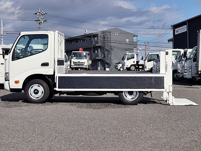 積載2t　平ボディ　TECSトヨタ車体　垂直パワーゲ―ト|中古トラックの販売・買取・査定のアイナビ