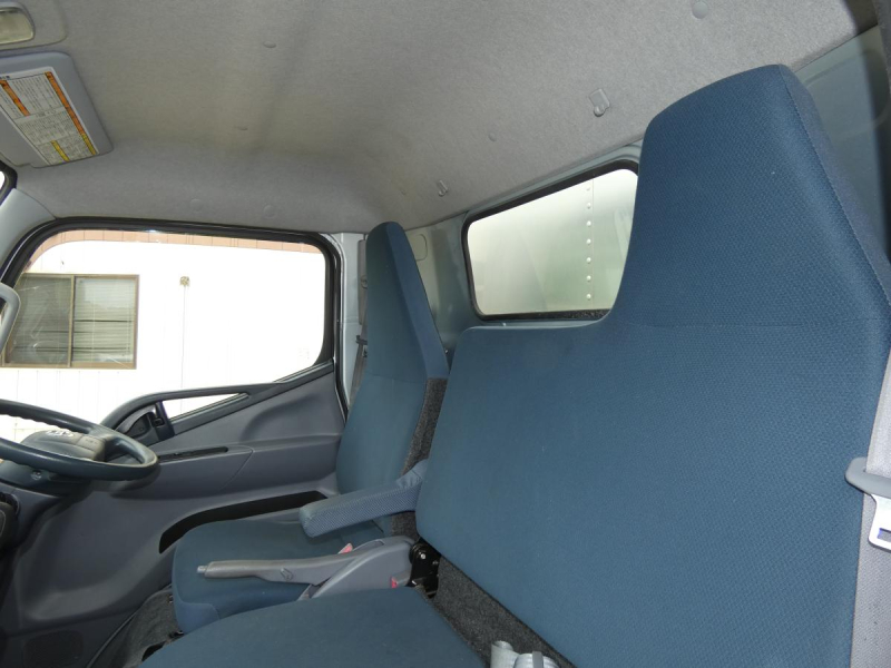H 28 　2トン パネルバン　260501|中古トラックの販売・買取・査定のアイナビ