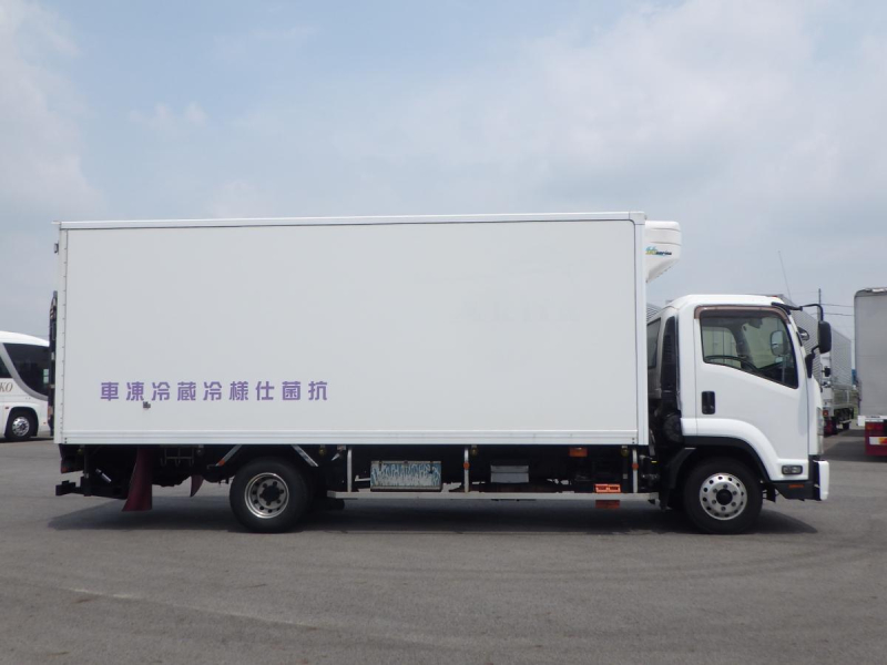 冷凍バン　ゲート付　-30℃設定　積載2.6t　標準巾|中古トラックの販売・買取・査定のアイナビ