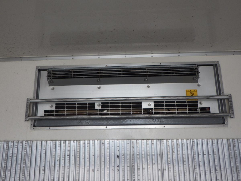 冷凍バン　ゲート付　-30℃設定　積載2.6t　標準巾|中古トラックの販売・買取・査定のアイナビ