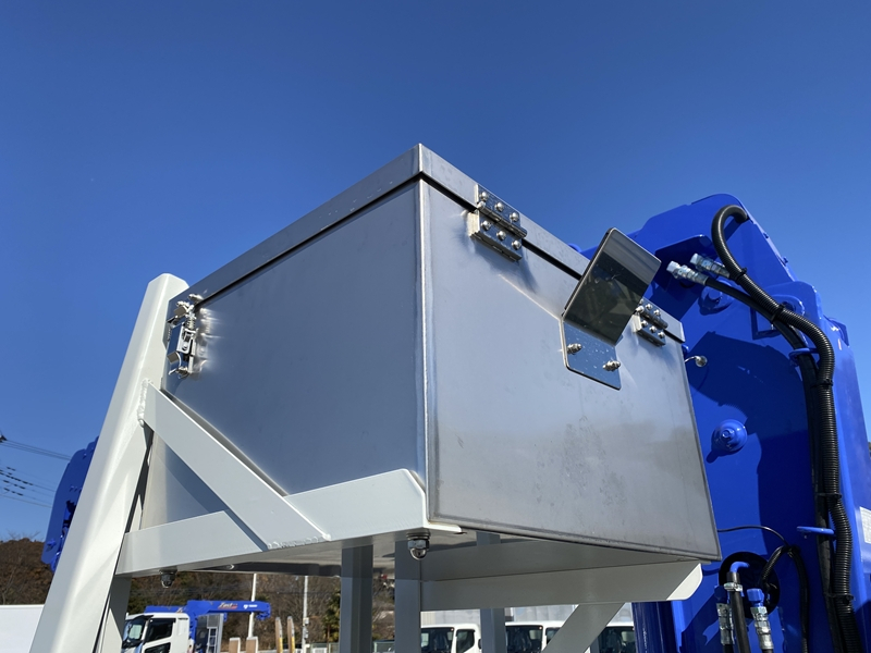 キャンター　ワイド超ロング　タダノ4段　ＨＩジャッキ　積載3,250ｋg|中古トラックの販売・買取・査定のアイナビ