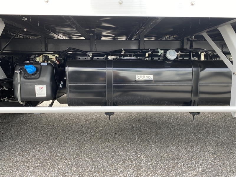 キャンター　ワイド超ロング　高床　ラッシング2段　サイドドア　跳上ゲート付　積載3,500kg|中古トラックの販売・買取・査定のアイナビ