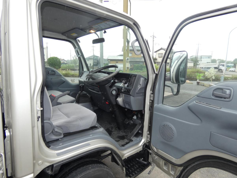 H30 1.5トン　平ボディー マニュアル 260612|中古トラックの販売・買取・査定のアイナビ