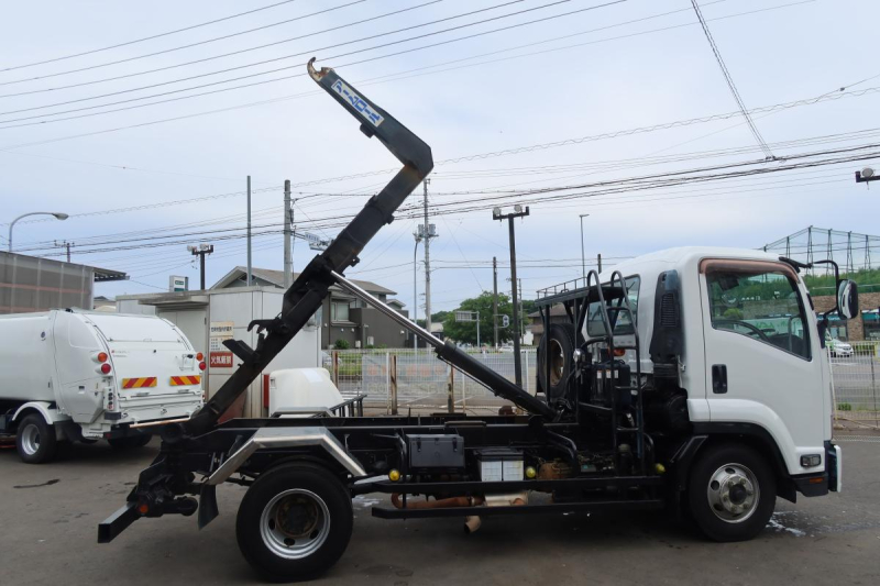 新明和製アームロール  ベッドなし　積載3900kg  CCA44-30|中古トラックの販売・買取・査定のアイナビ