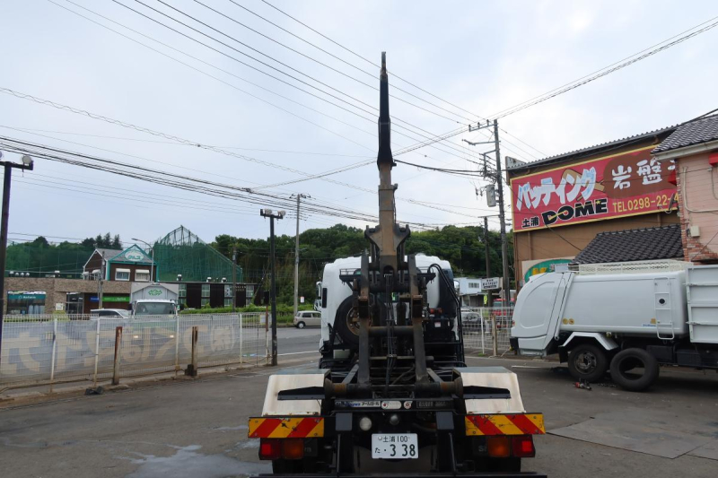 新明和製アームロール  ベッドなし　積載3900kg  CCA44-30|中古トラックの販売・買取・査定のアイナビ