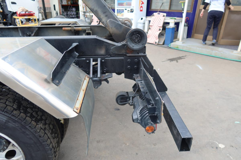 新明和製アームロール  ベッドなし　積載3900kg  CCA44-30|中古トラックの販売・買取・査定のアイナビ