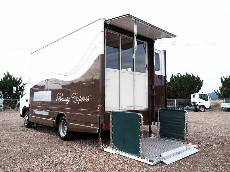 日野 デュトロ 移動福祉理美容車 拡幅スライドボディ|中古トラックの販売・買取・査定のアイナビ