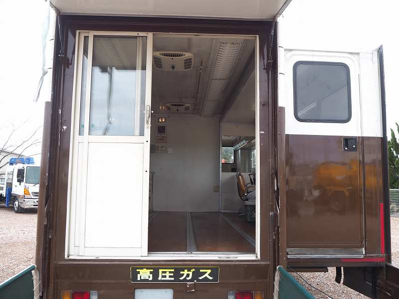 日野 デュトロ 移動福祉理美容車 拡幅スライドボディ|中古トラックの販売・買取・査定のアイナビ